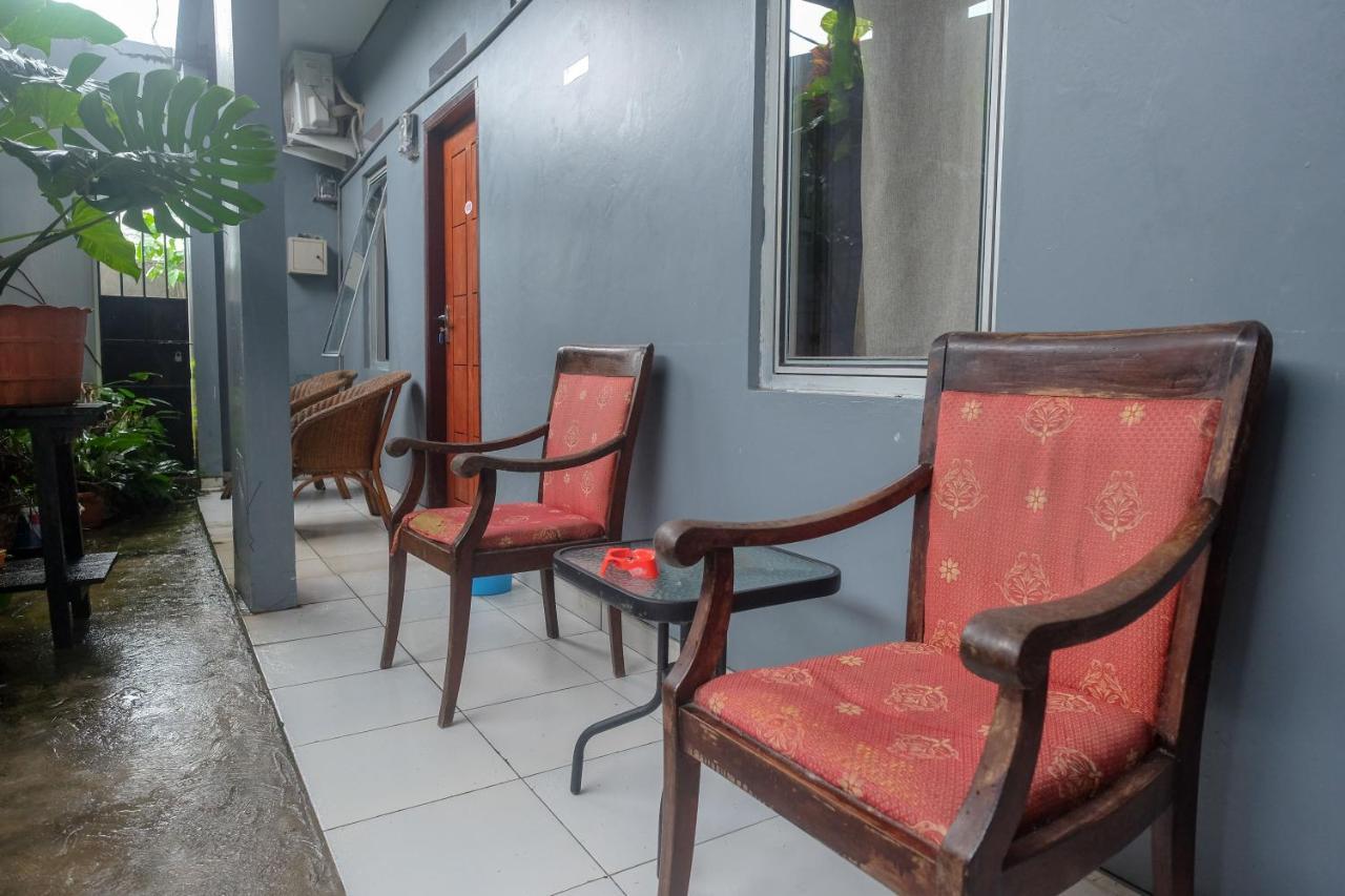 Reddoorz At Lapangan Bandara Sam Ratulangi Manado Hotel Exterior photo